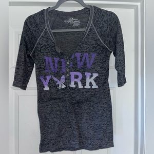 American Eagle Outfitters quarter sleeve graphic top